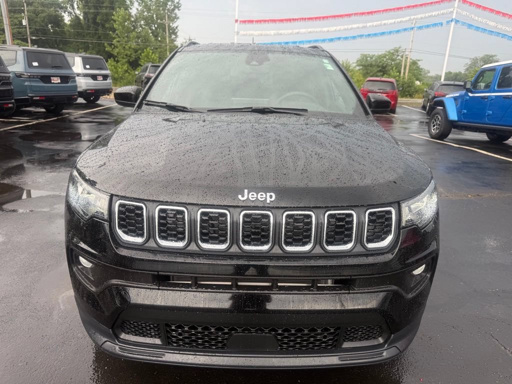 Used 2024 Jeep Compass Latitude AWD/4WD image 9