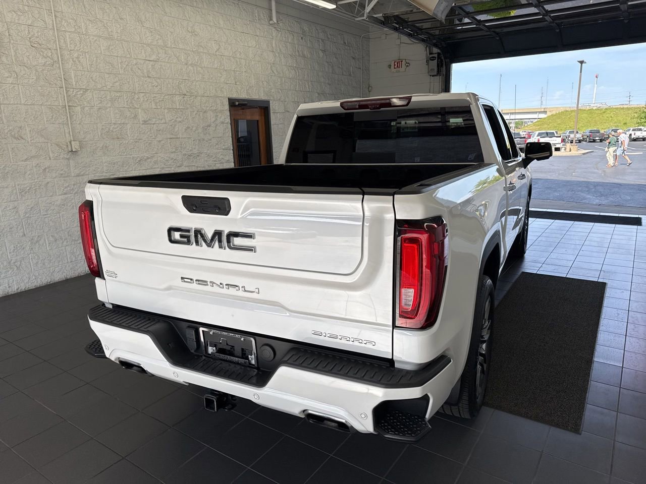 Used 2024 GMC Sierra 1500 Denali Ultimate AWD/4WD image 7