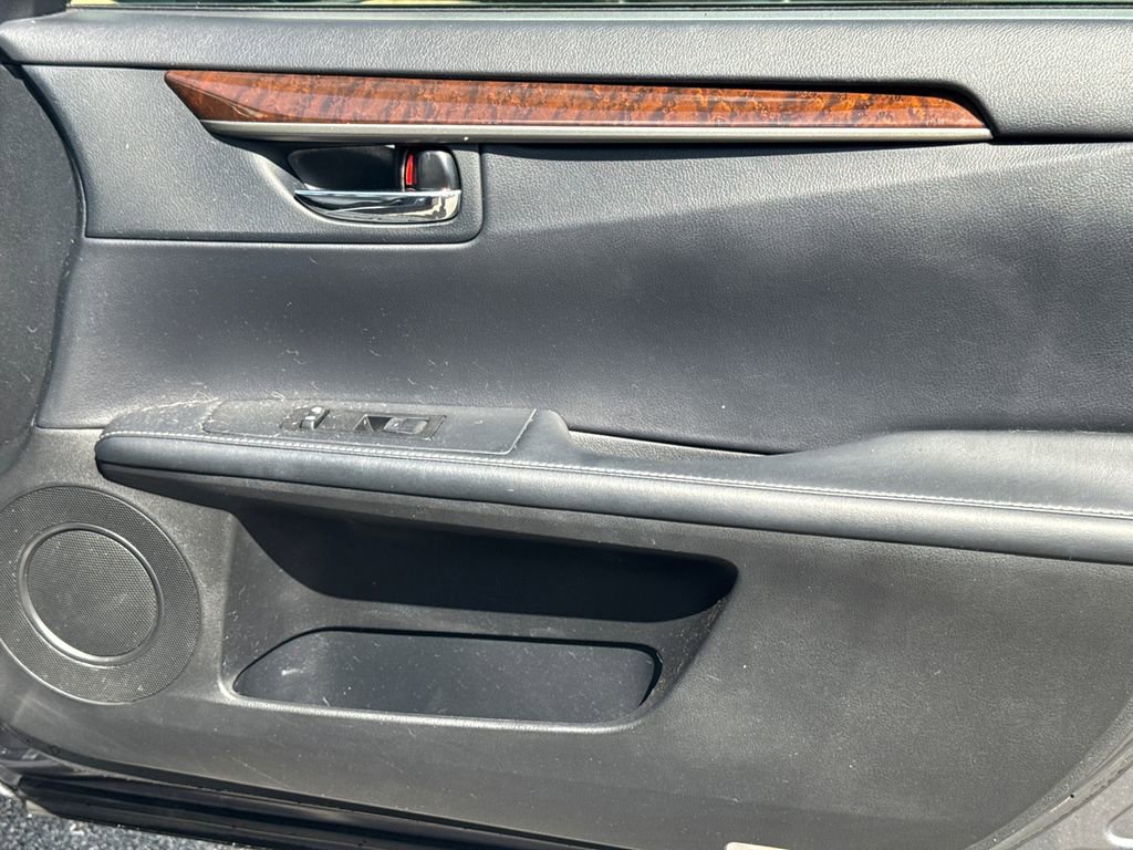 Used 2015 Lexus ES 350 w/ Luxury Package image 14