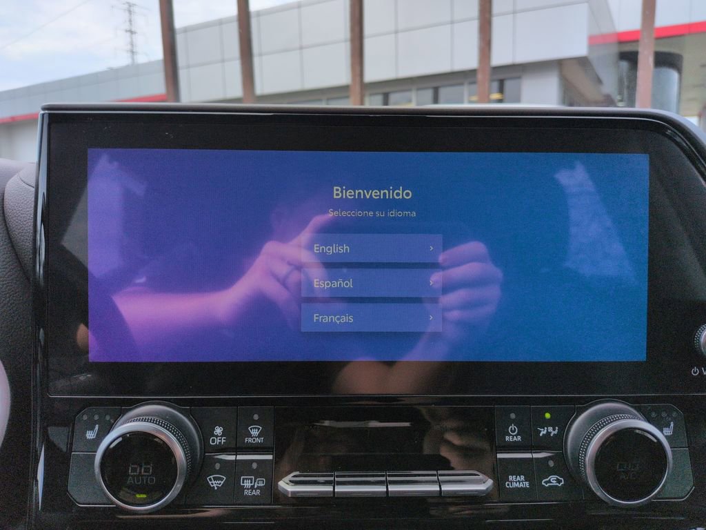 Used 2023 Toyota Highlander XLE image 19