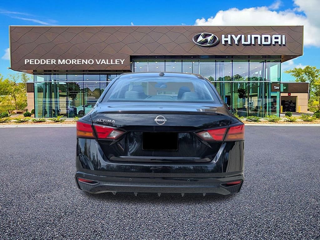 Used 2025 Nissan Altima 2.5 SV FWD image 4