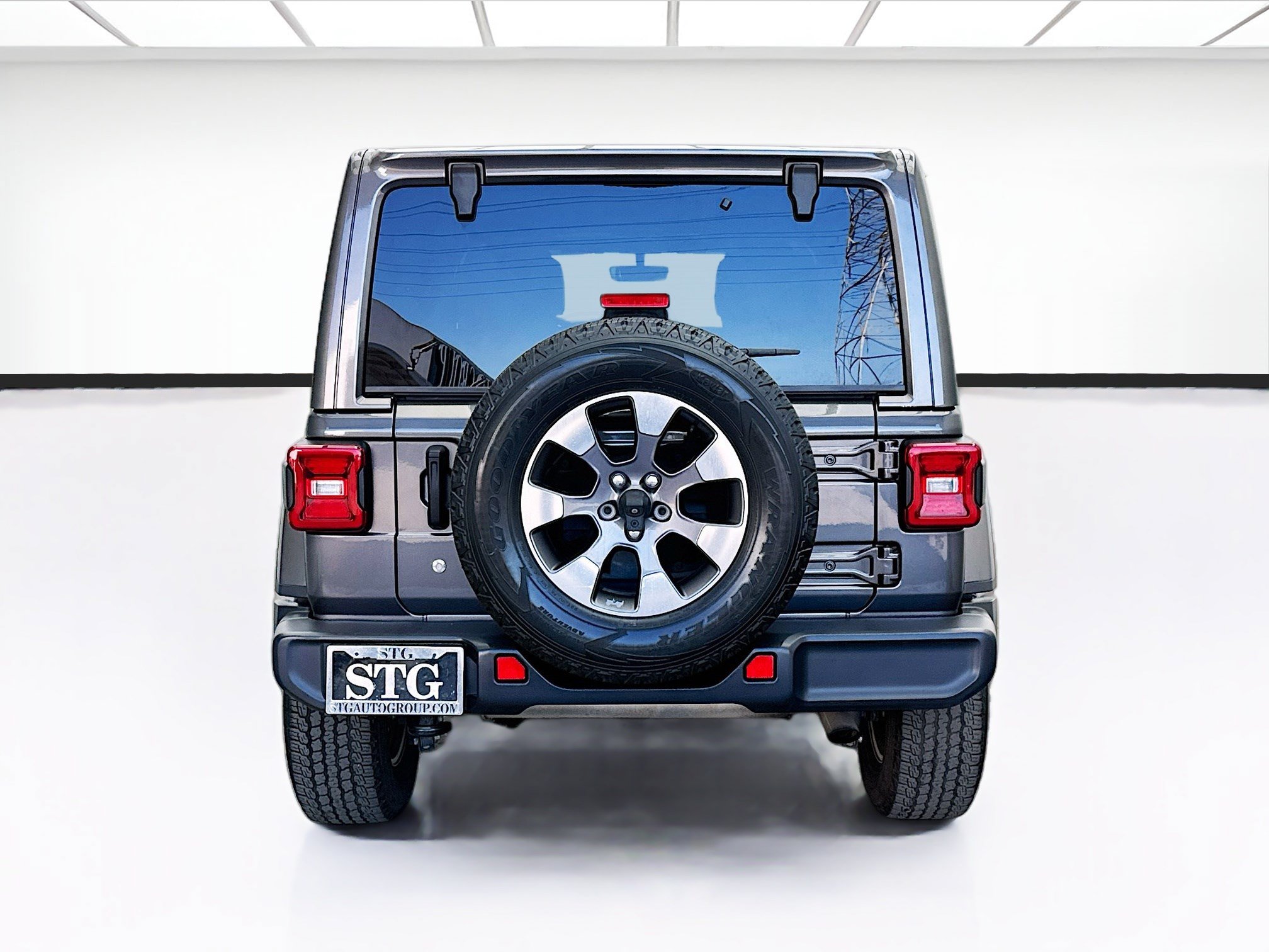 Used 2018 Jeep Wrangler Unlimited Sahara AWD/4WD image 5