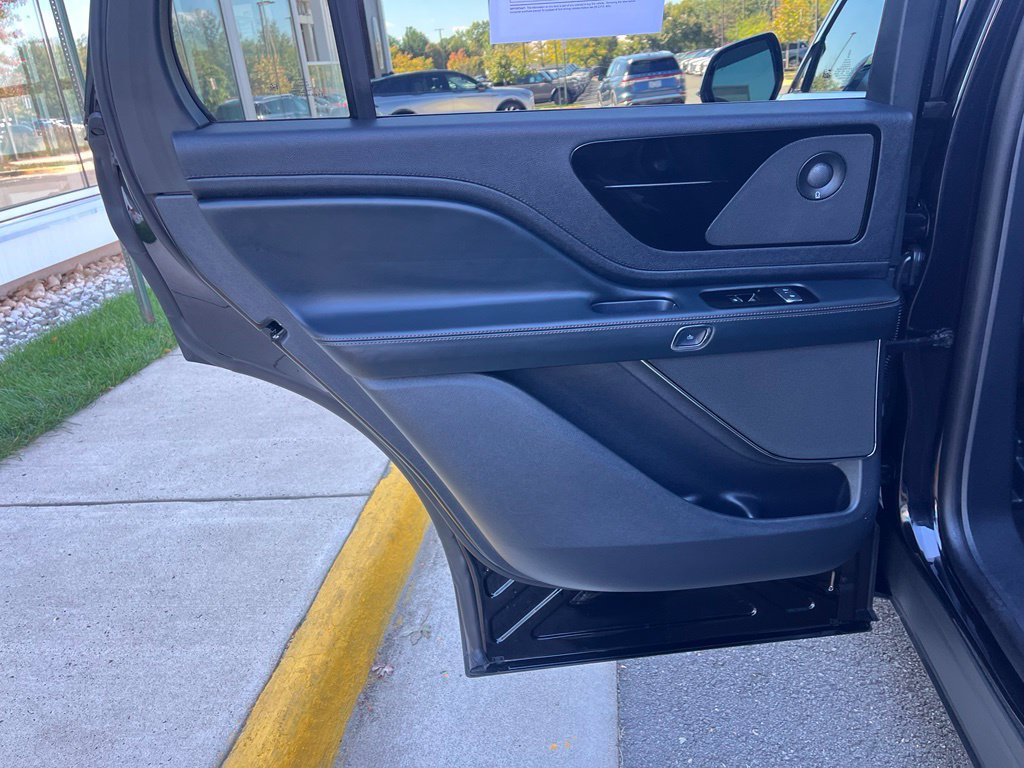 Used 2026 Lincoln Aviator Reserve AWD/4WD image 19