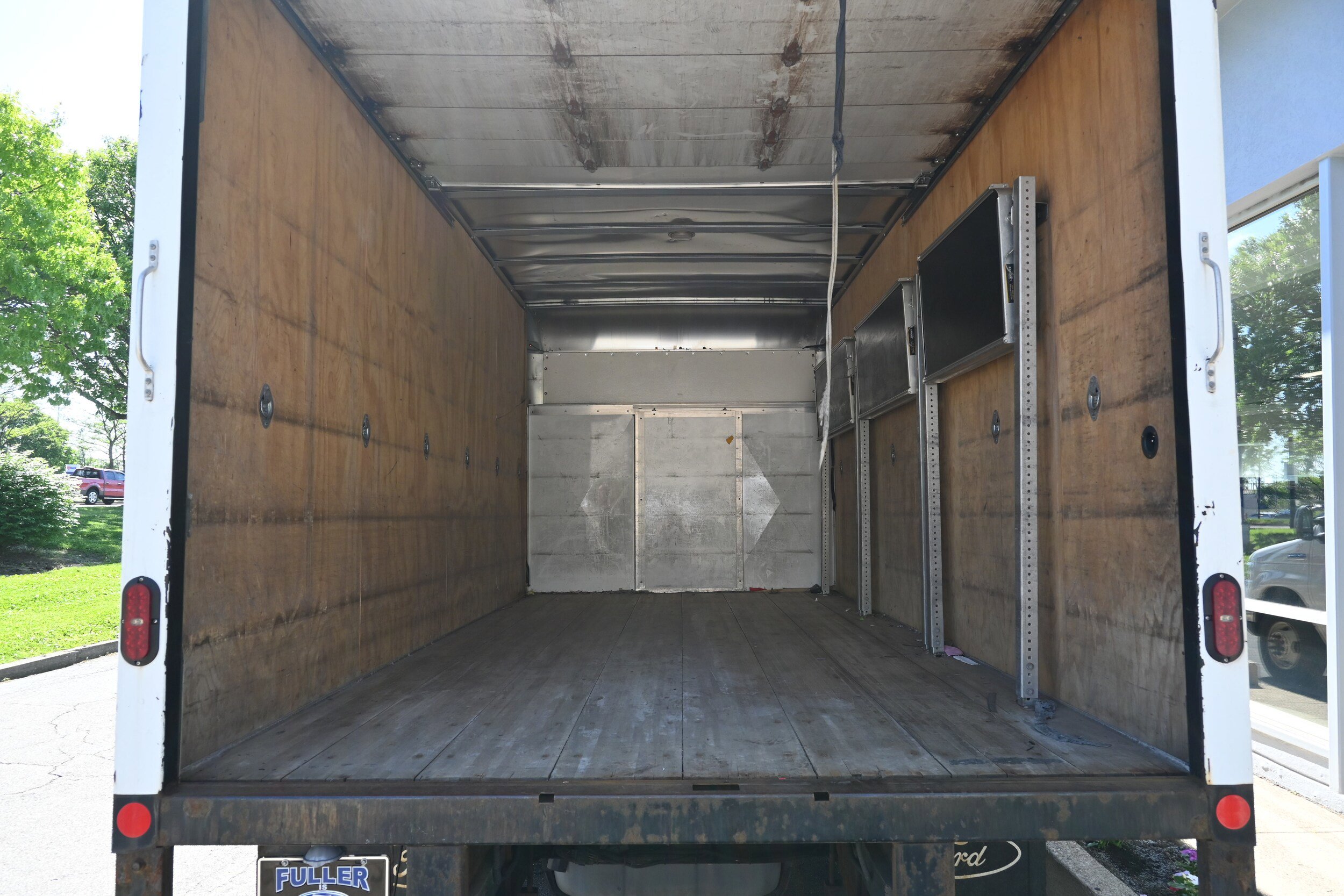 Used 2018 Ford E-450 and Econoline 450 Super Duty RWD image 4