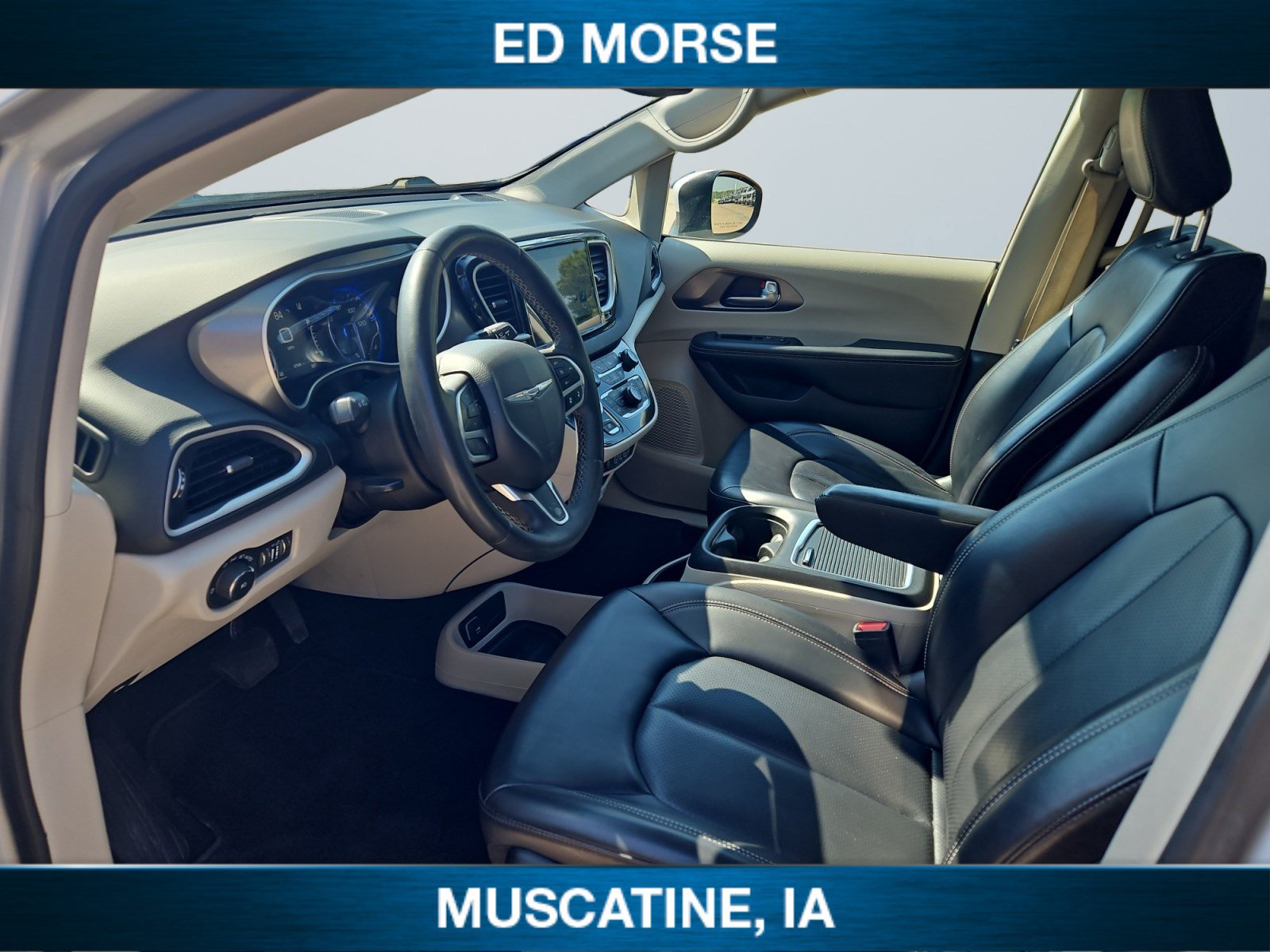 Used 2023 Chrysler Pacifica Touring-L FWD image 13