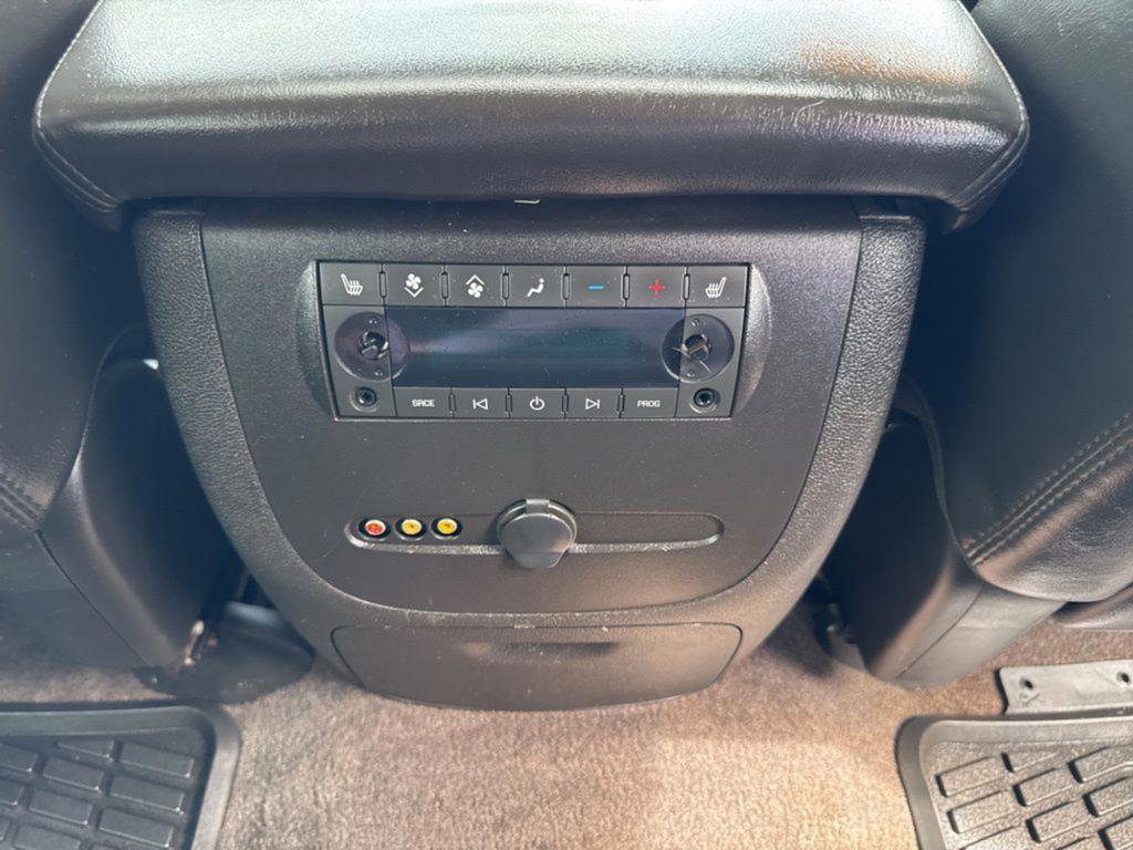 Used 2010 GMC Yukon Denali RWD image 22