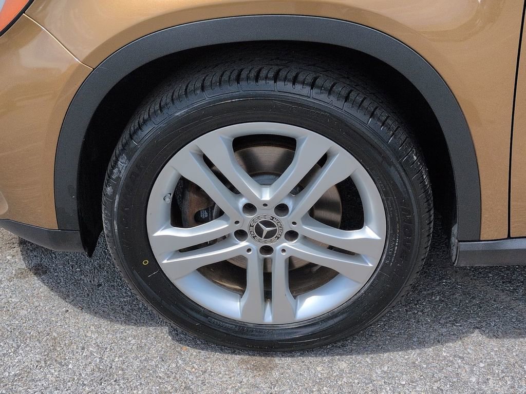 Used 2018 Mercedes-Benz GLA 250 4MATIC w/ Premium Package image 11