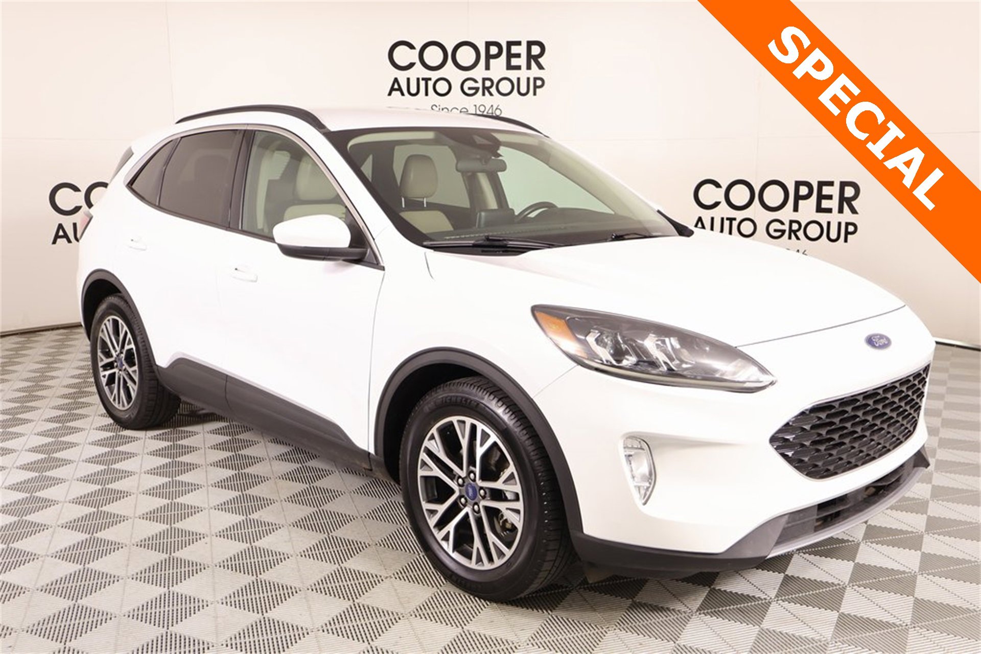 Used 2020 Ford Escape SEL video 1