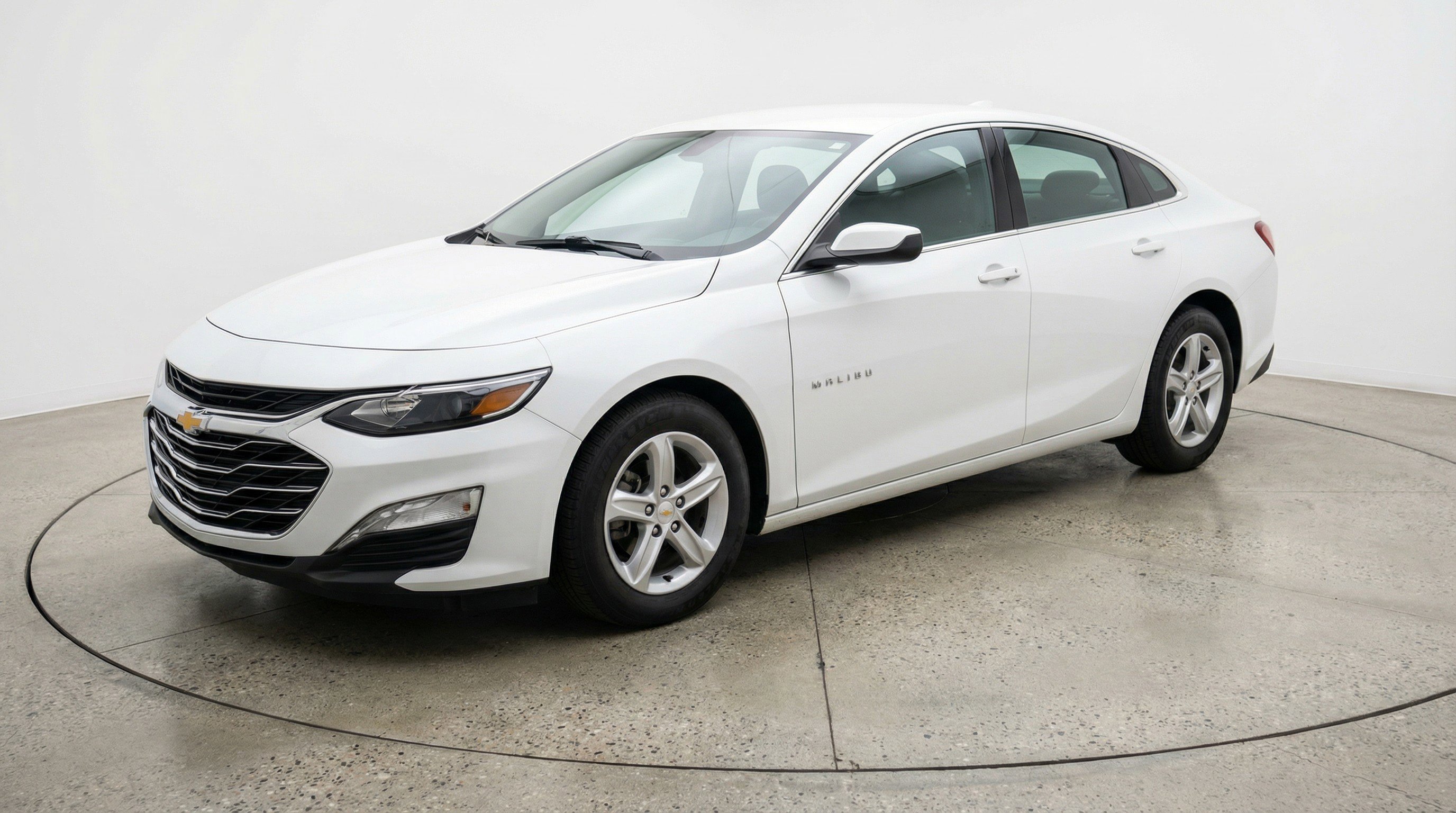 Used 2024 Chevrolet Malibu LT image 3