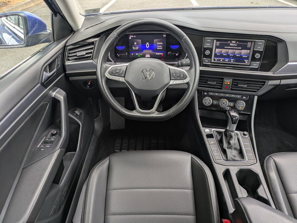 Used 2023 Volkswagen Jetta SE FWD image 15