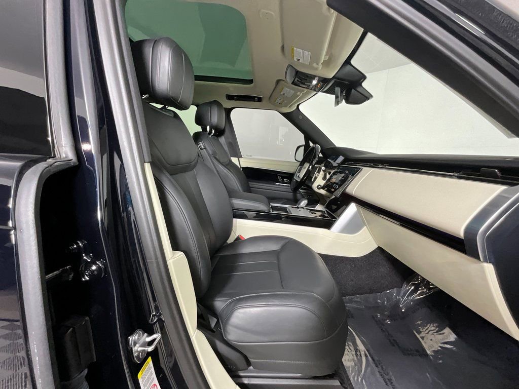 Used 2024 Land Rover Range Rover Long Wheelbase SE image 20
