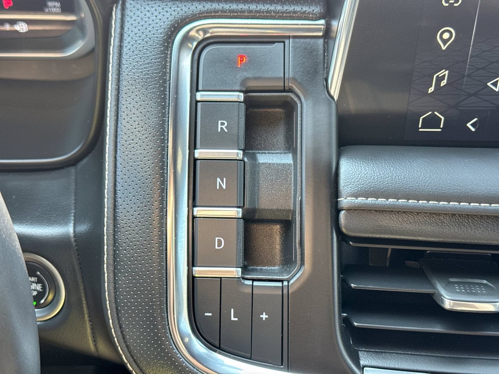 Used 2023 GMC Yukon SLT AWD/4WD image 39