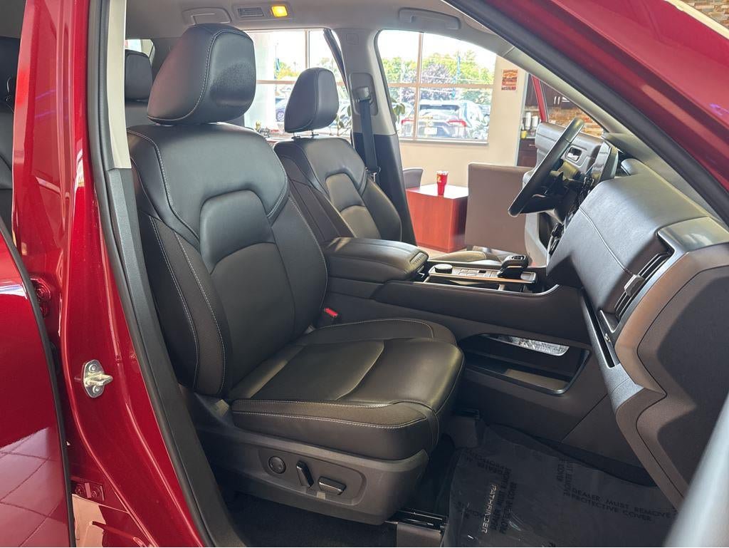 Used 2023 Nissan Pathfinder SL AWD/4WD image 29
