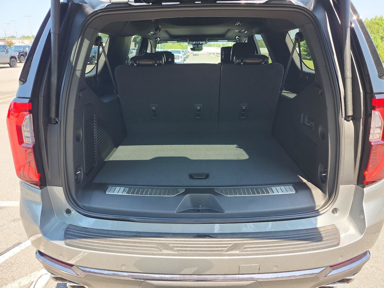 New 2026 GMC Yukon XL Denali Ultimate AWD/4WD image 10