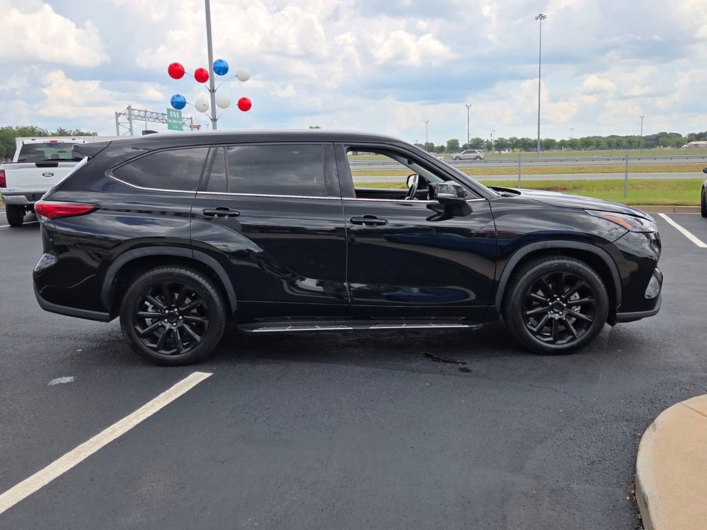 Used 2022 Toyota Highlander XLE FWD image 18