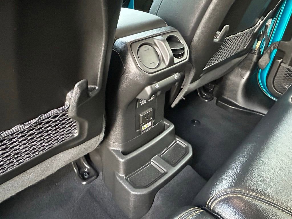 Used 2024 Jeep Wrangler Unlimited Sahara w/ Technology Group AWD/4WD image 68