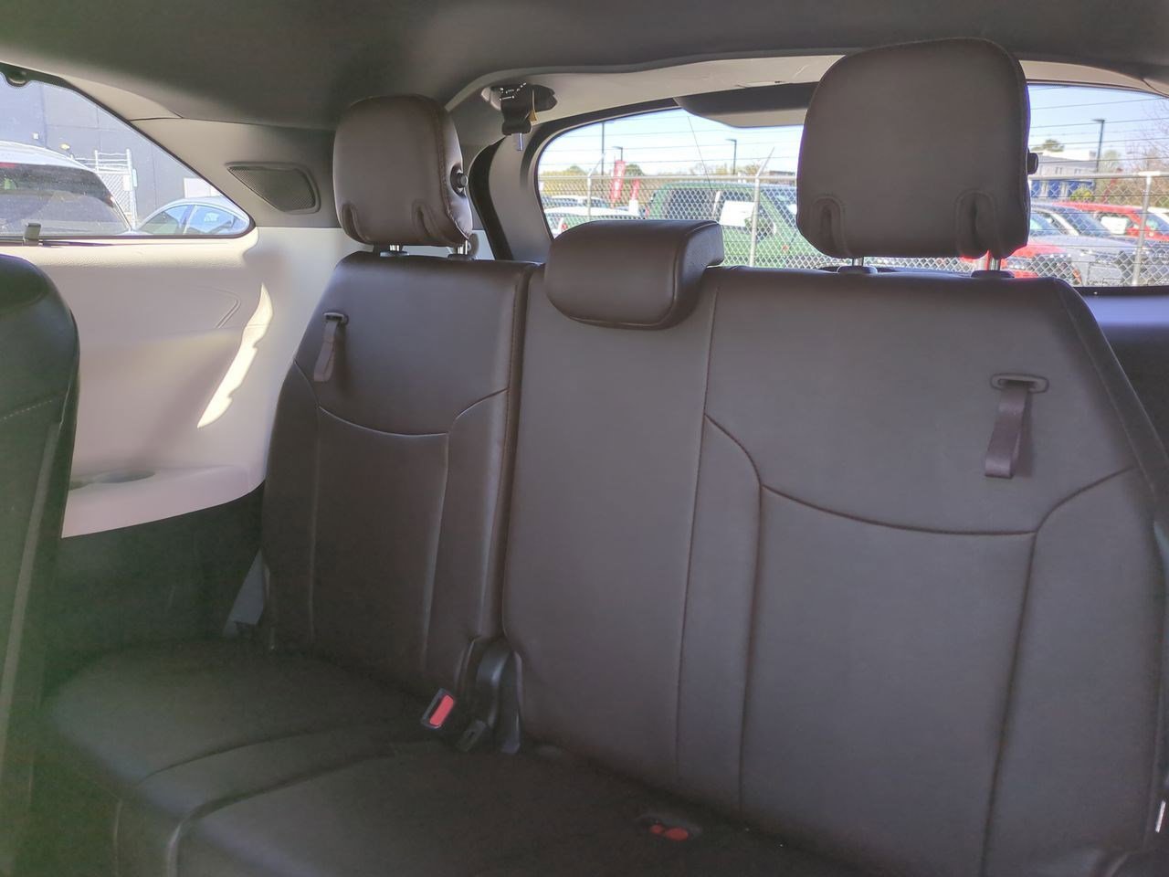 Used 2022 Toyota Sienna Platinum image 31