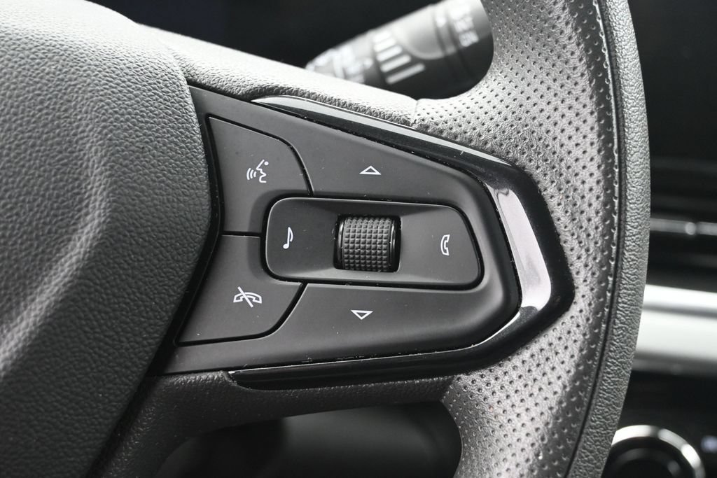 Used 2025 Chevrolet Trax LT FWD image 19