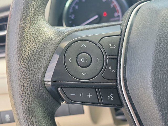Used 2020 Toyota Camry LE image 30