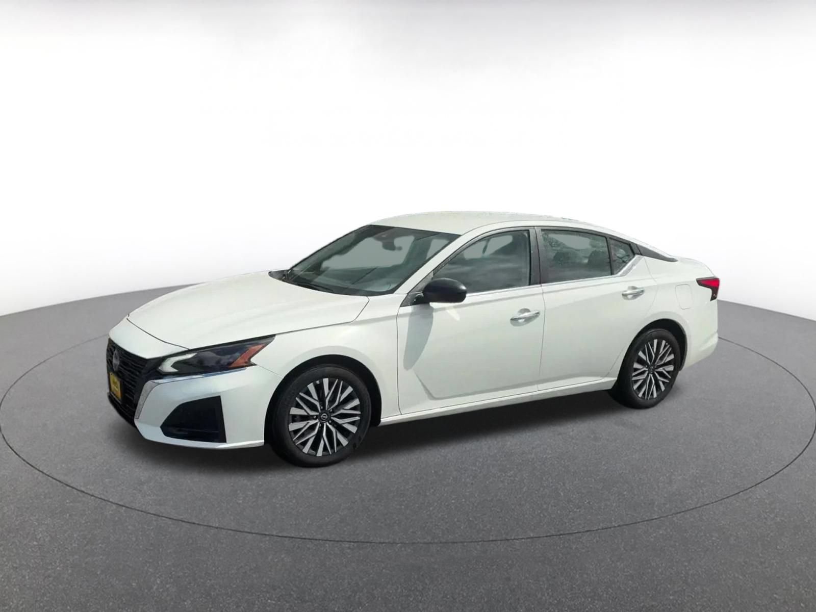 Used 2025 Nissan Altima 2.5 SV FWD image 6