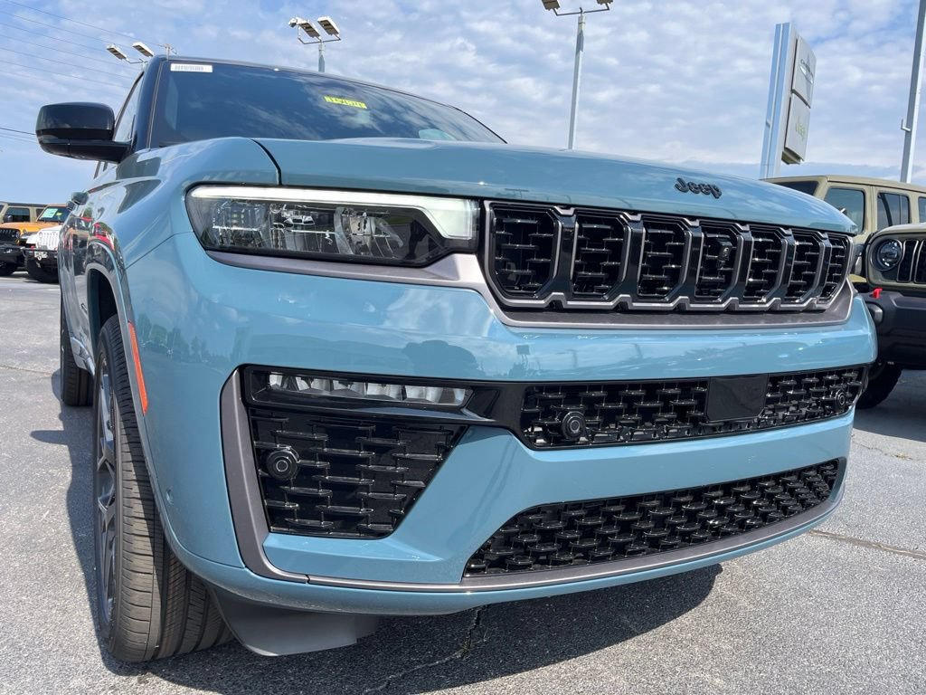 New 2026 Jeep Grand Cherokee Summit w/ Obsidian Package AWD/4WD image 45