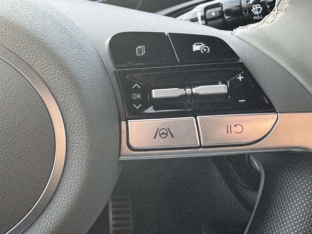 Certified 2025 Hyundai Elantra Sport image 17