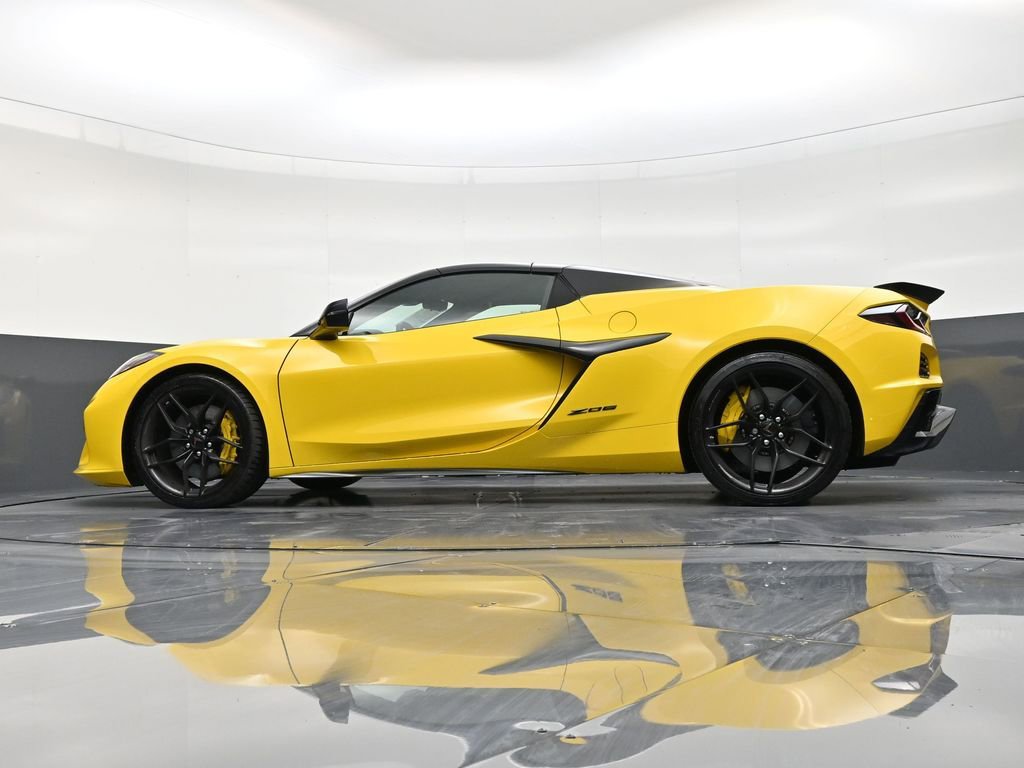 Used 2025 Chevrolet Corvette Z06 RWD image 21