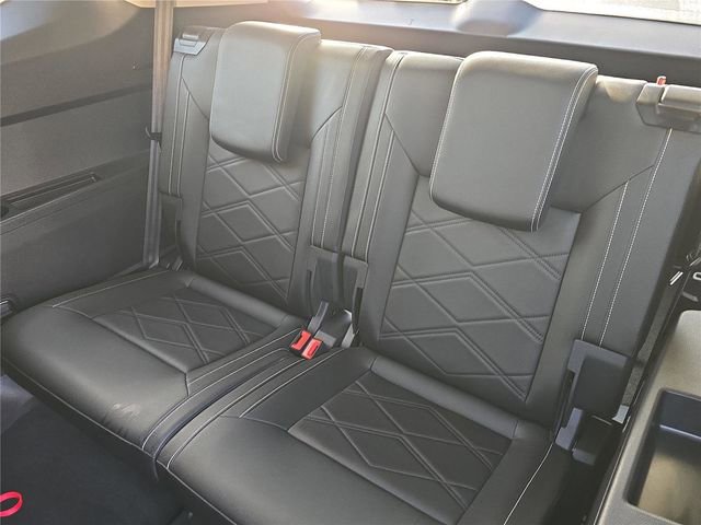 Used 2025 Volkswagen Atlas SE FWD image 11
