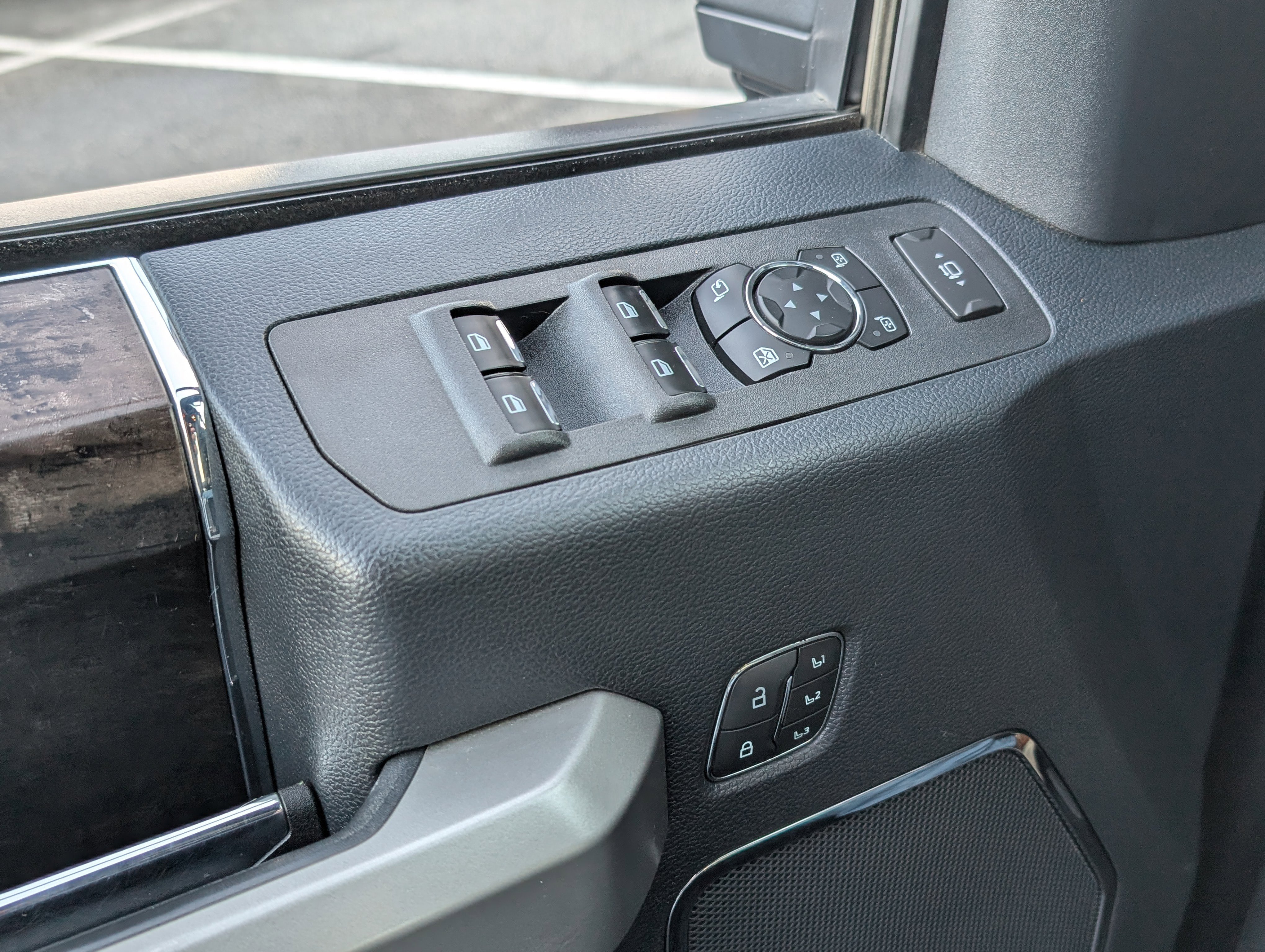 Used 2022 Ford F250 Lariat w/ Black Appearance Package image 19