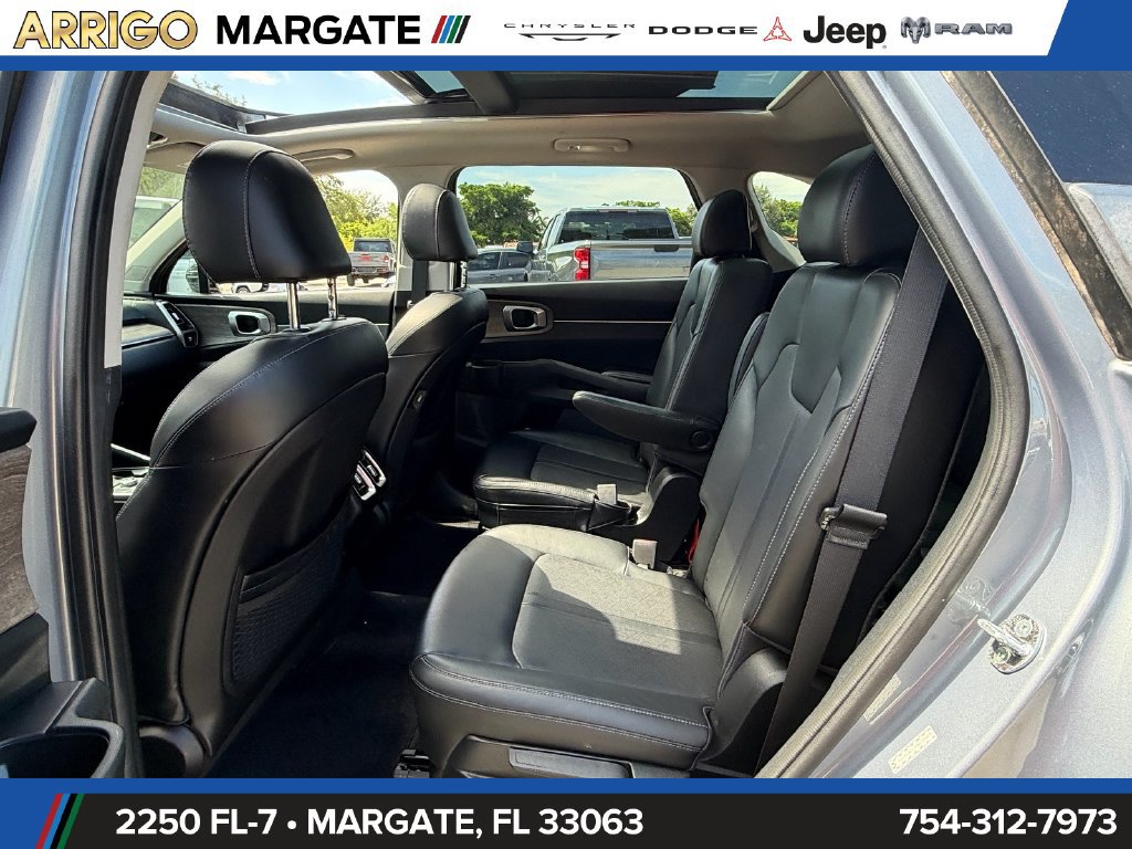 Used 2021 Kia Sorento EX w/ Panoramic Sunroof Package FWD image 11