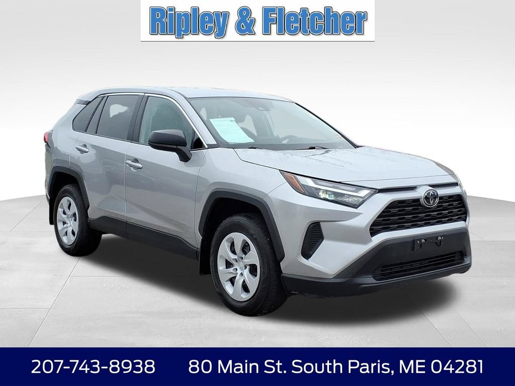 Used 2024 Toyota RAV4 LE AWD/4WD image 3