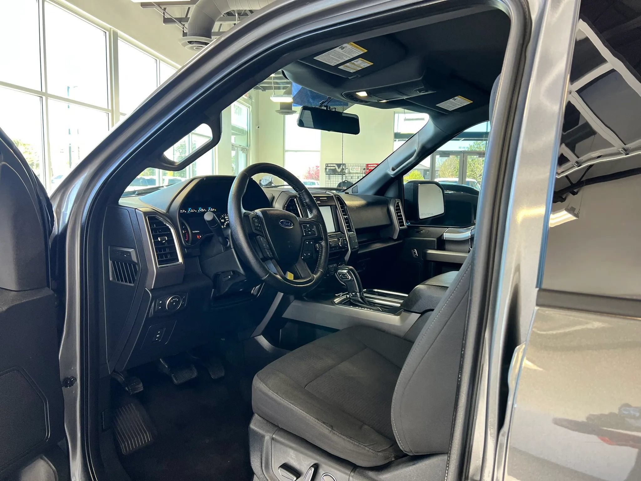 Used 2015 Ford F150 XLT w/ Equipment Group 302A Luxury AWD/4WD image 11