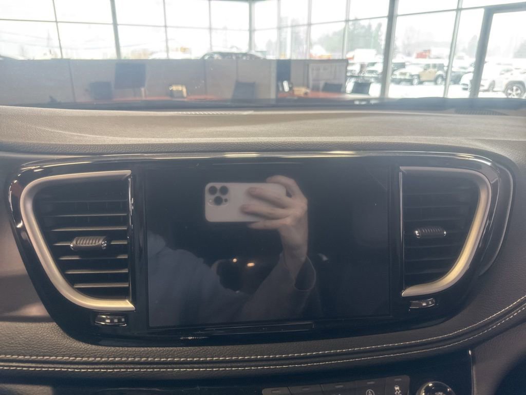 New 2025 Chrysler Pacifica Select image 20