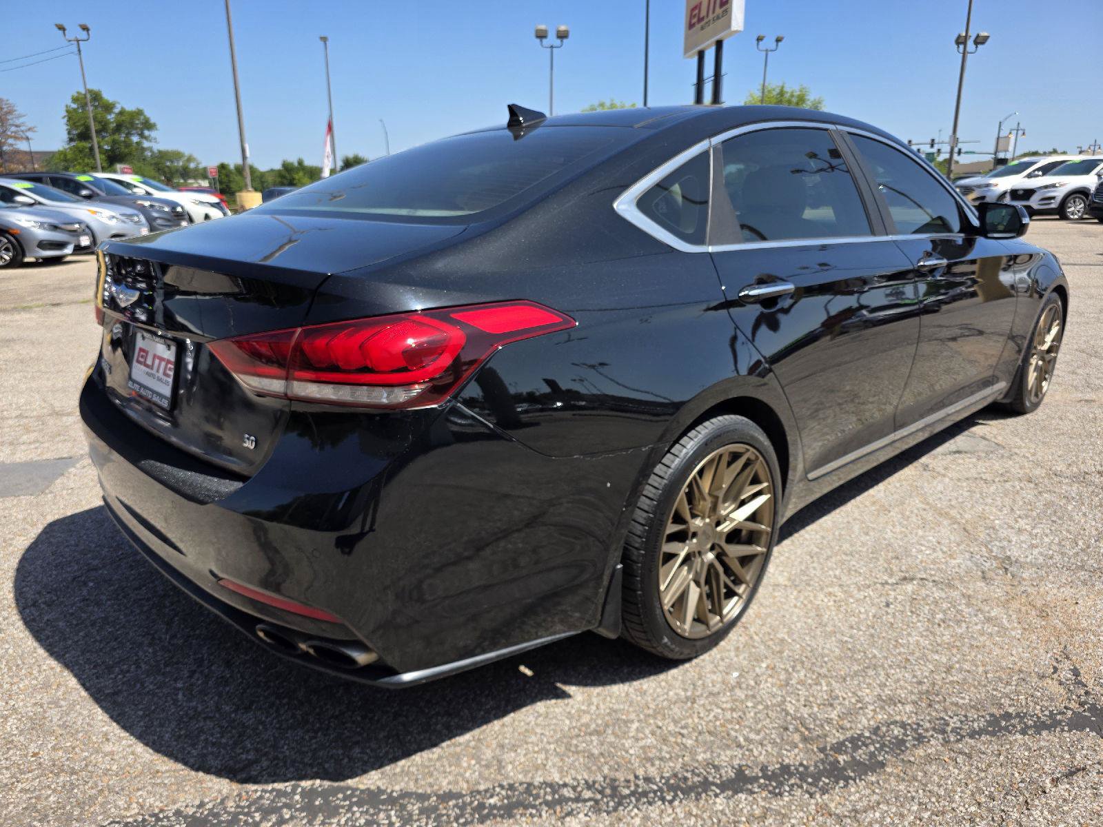 Used 2015 Hyundai Genesis 5.0 w/ Option Group 05 RWD image 5