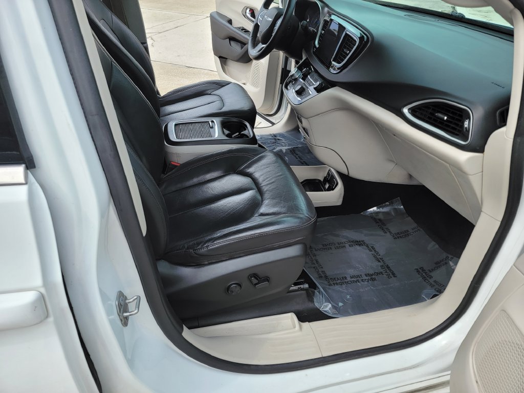 Used 2020 Chrysler Pacifica Touring-L Plus FWD image 15