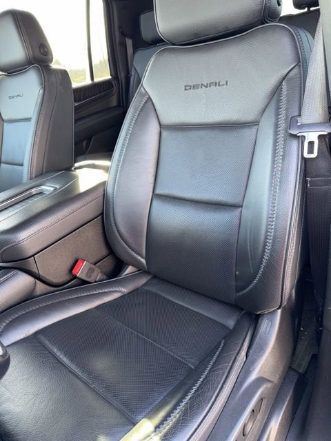 Used 2022 GMC Yukon XL Denali image 16