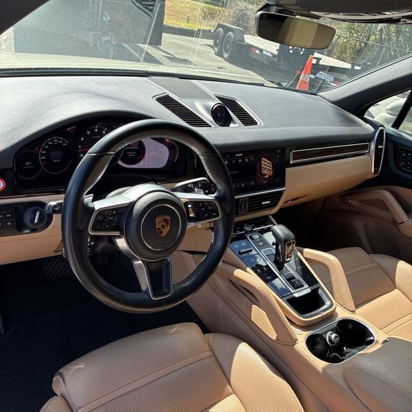 Used 2022 Porsche Cayenne Platinum Edition image 12