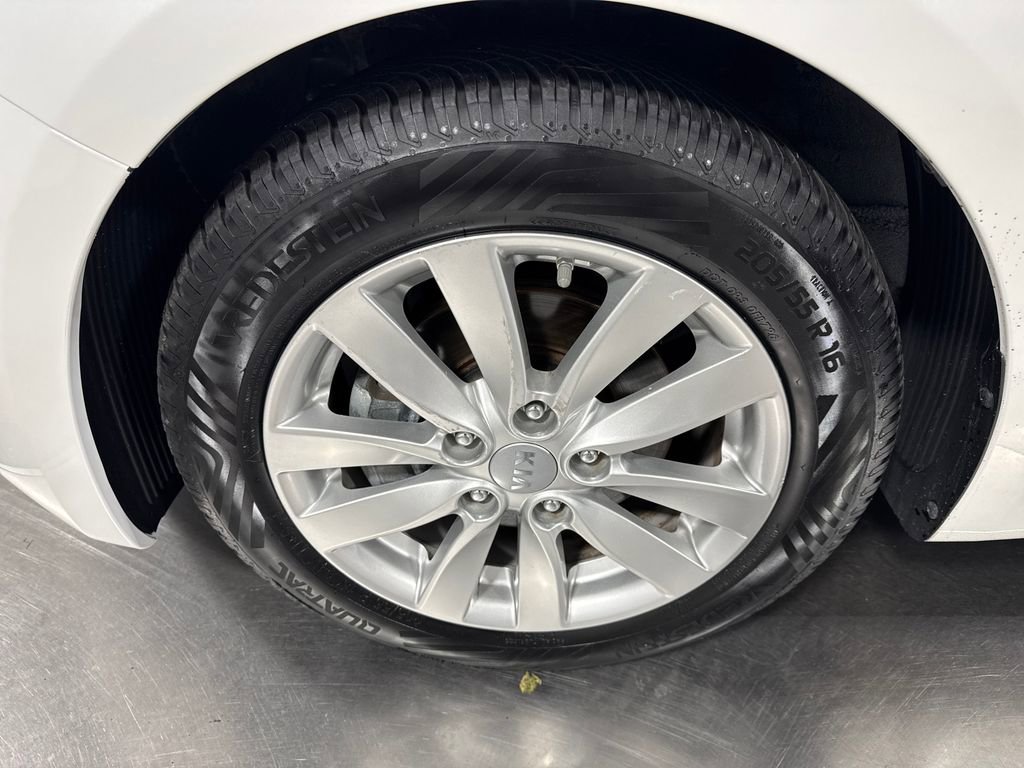 Used 2016 Kia Forte LX w/ LX Popular Plus Package FWD image 2