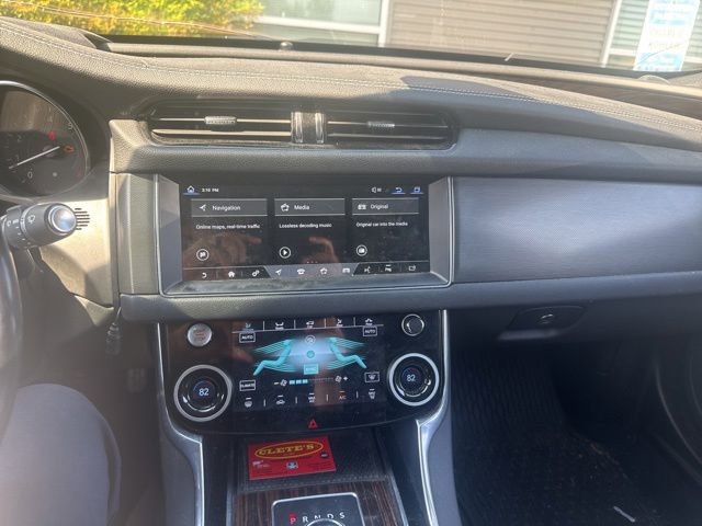 Used 2016 Jaguar XF S AWD/4WD image 10