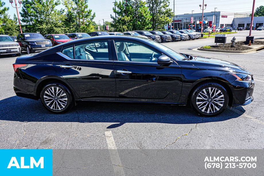 Used 2025 Nissan Altima 2.5 SV FWD image 8