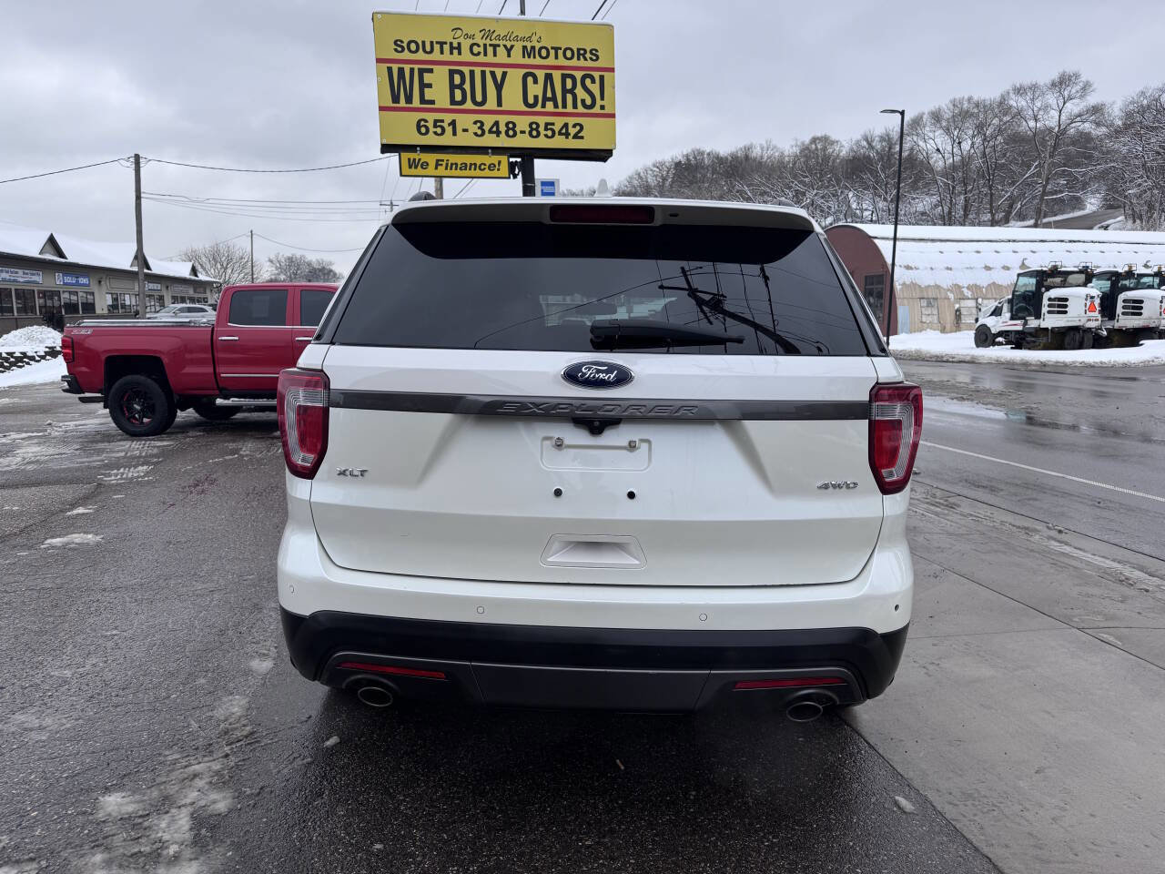 Used 2017 Ford Explorer XLT w/ XLT Technology Feature Bundle AWD/4WD image 6