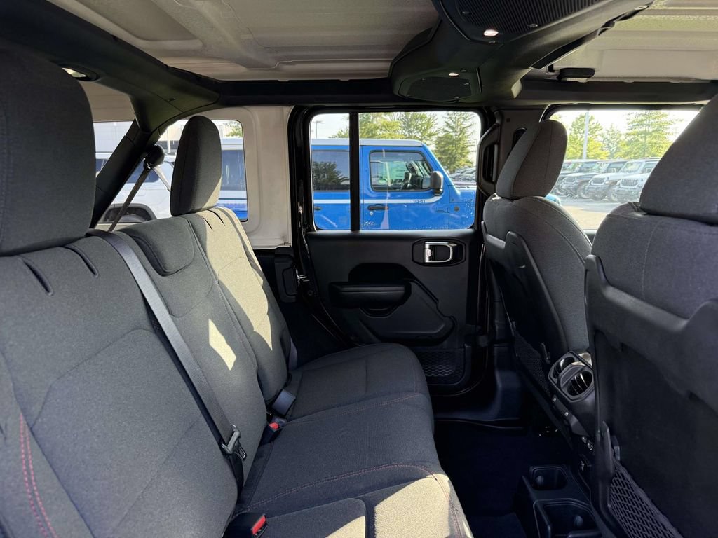 Used 2025 Jeep Wrangler Unlimited Rubicon AWD/4WD image 15