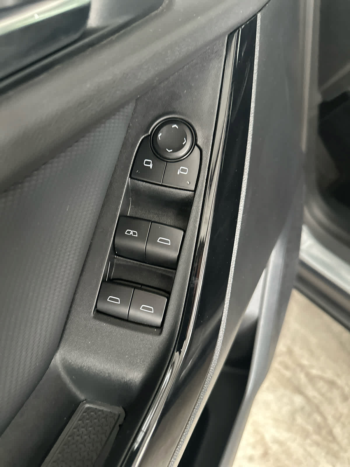 Used 2025 Chevrolet Equinox LT FWD image 21