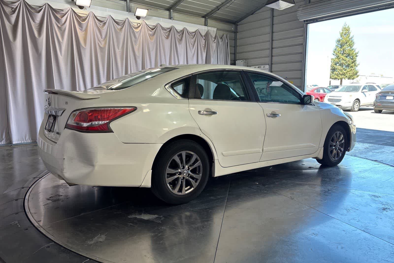 Used 2015 Nissan Altima 2.5 S w/ Special Edition Package FWD image 3