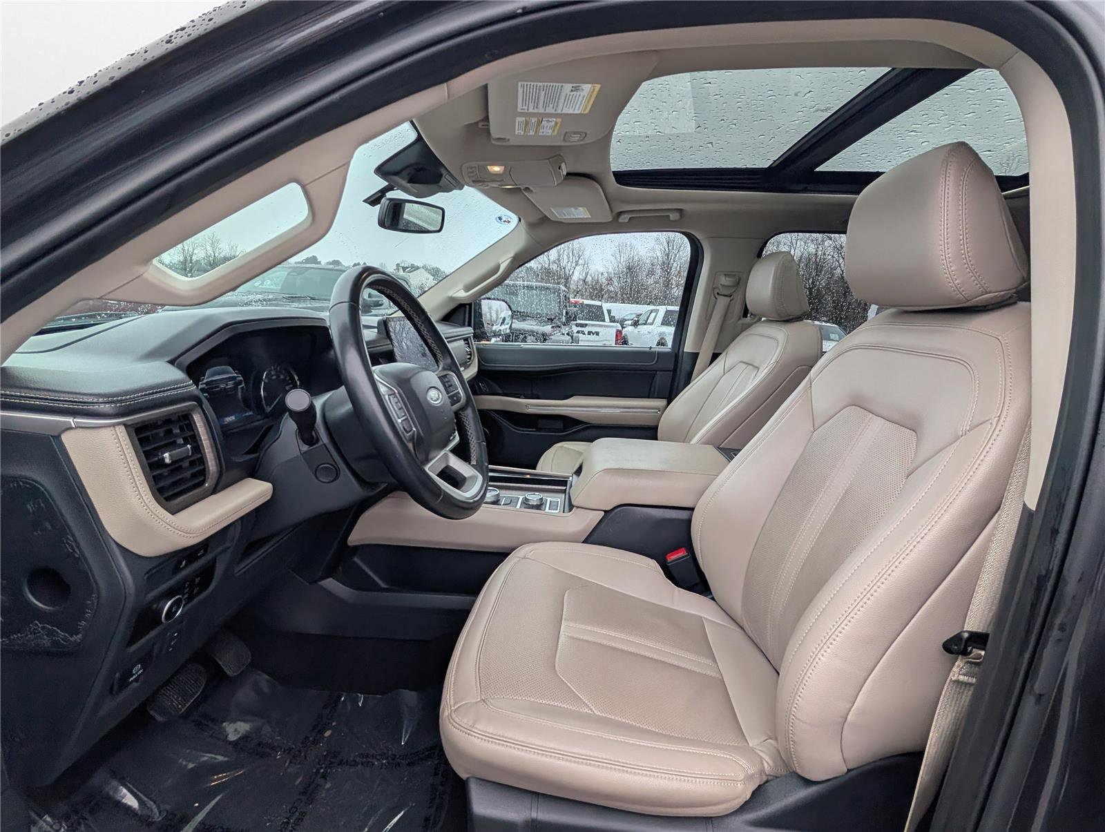 Used 2024 Ford Expedition Max Limited image 16