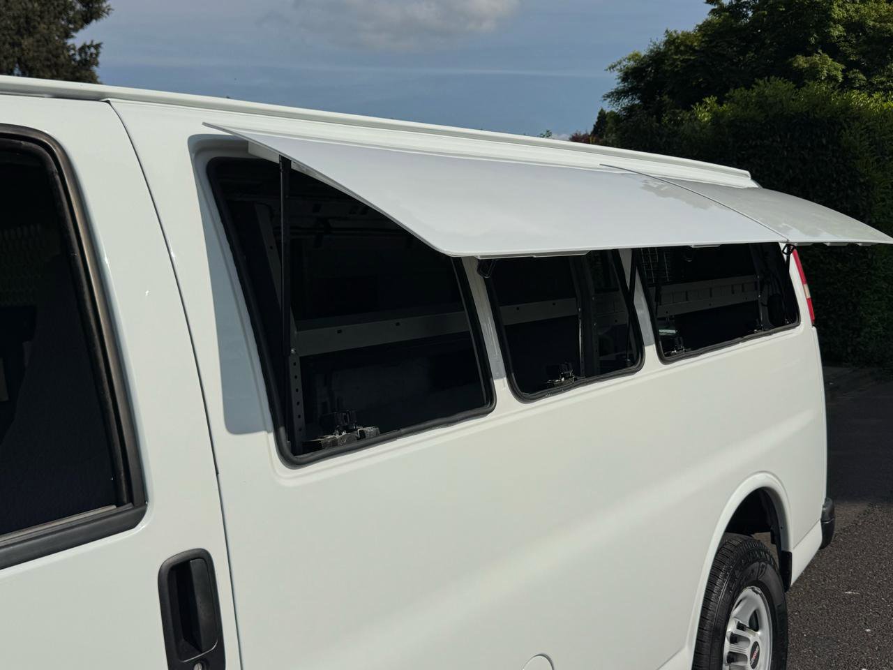 Used 2009 GMC Savana 3500 RWD image 30