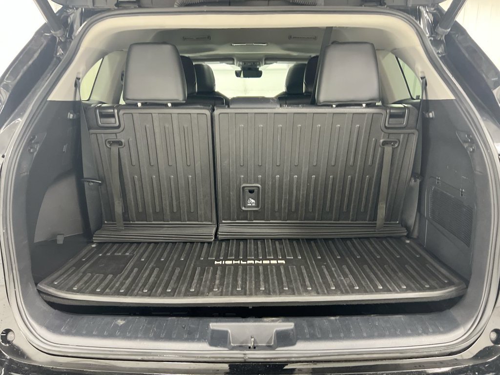 Used 2023 Toyota Highlander XLE AWD/4WD image 25