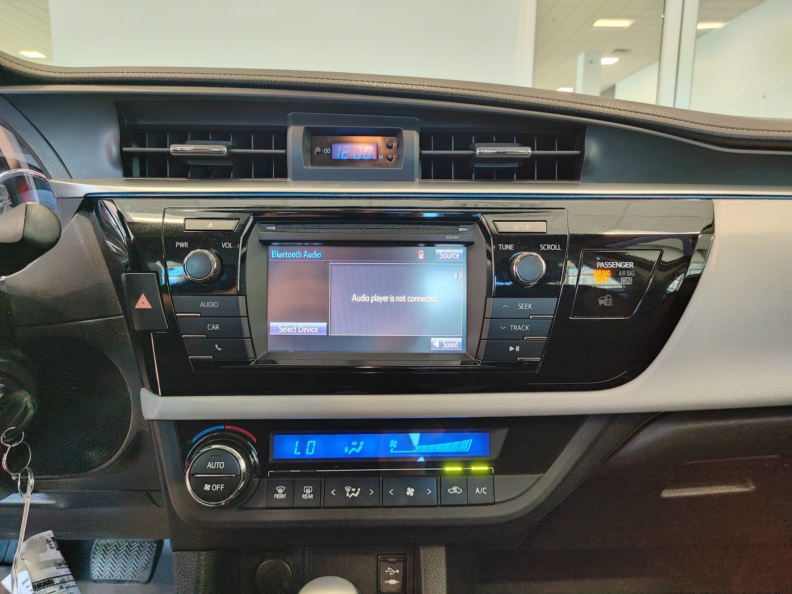 Used 2014 Toyota Corolla LE FWD image 13