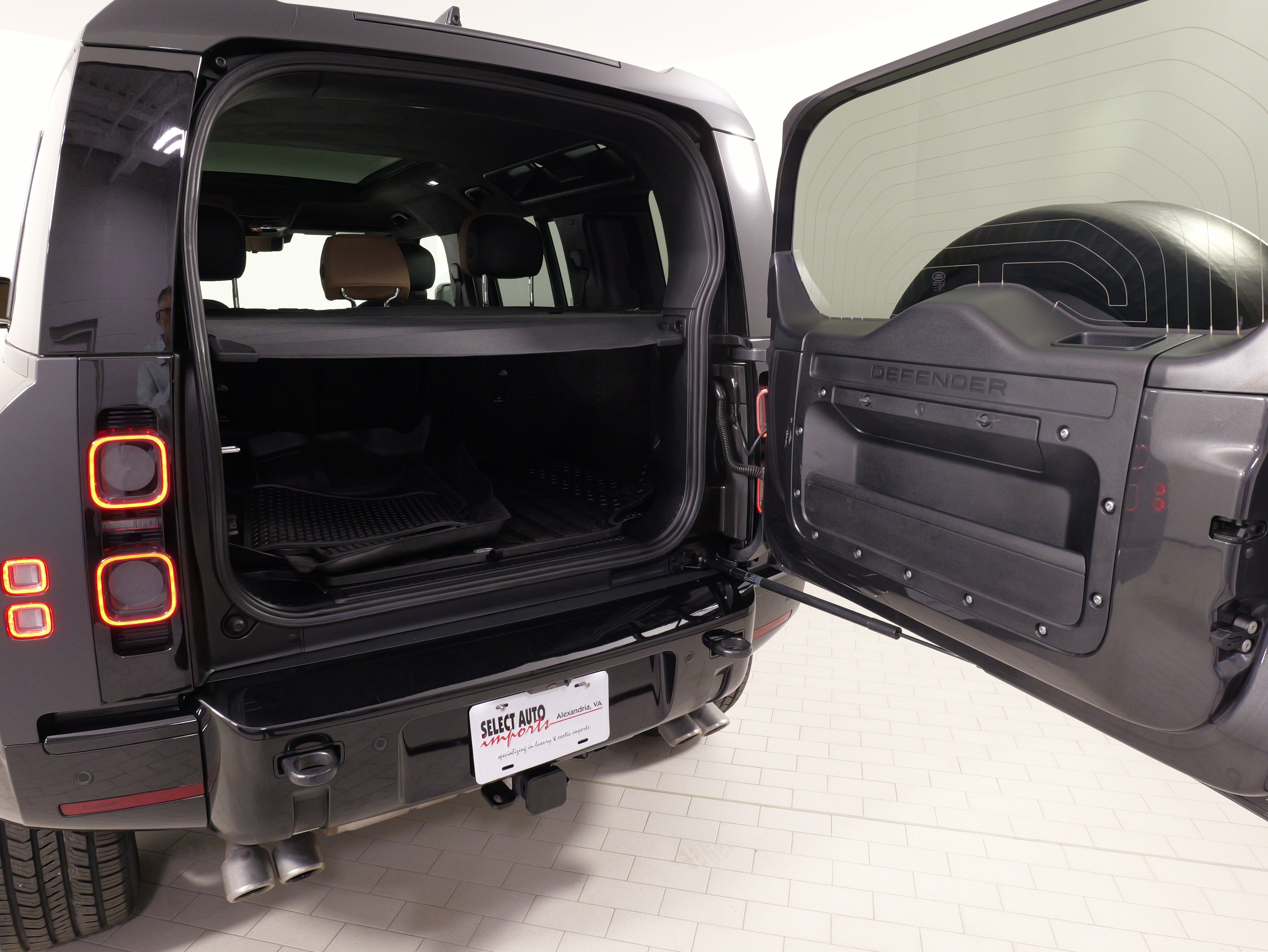 Used 2025 Land Rover Defender 110 V8 AWD/4WD image 75