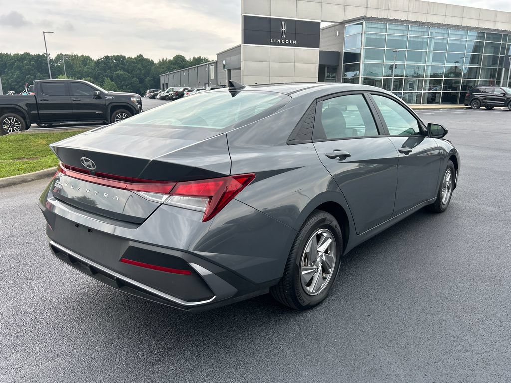 Used 2024 Hyundai Elantra SE FWD image 5